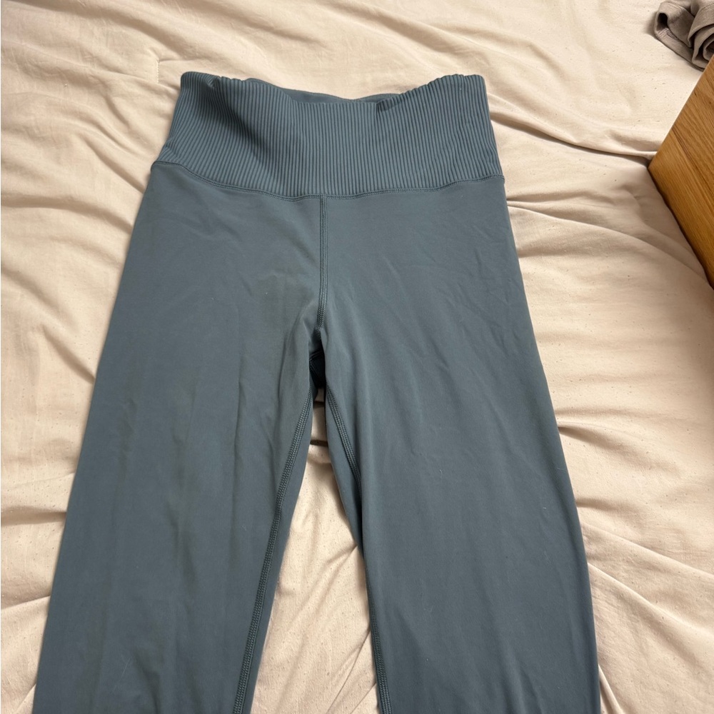 Vuori Blue Ribbed Garment